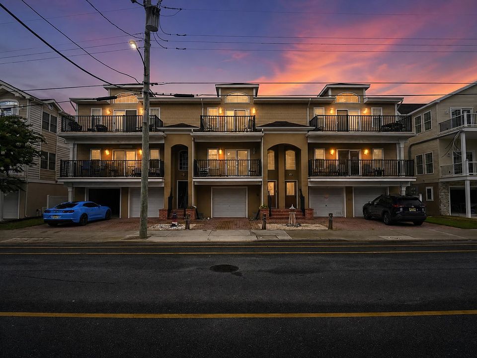 1st image of 117 E Maple Ave #117