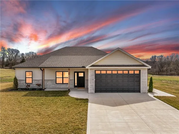 44 SW 160th St, Warrensburg, MO 64093
