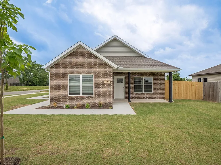 19 W Chikasaw Rd — Photo 1