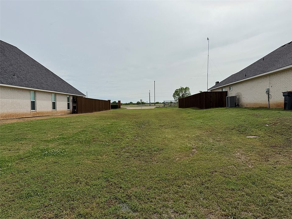 2nd image of 1020 Cannon Pl