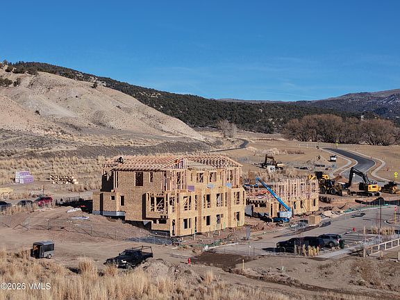 5th image of 7 Snowy Peak Rd