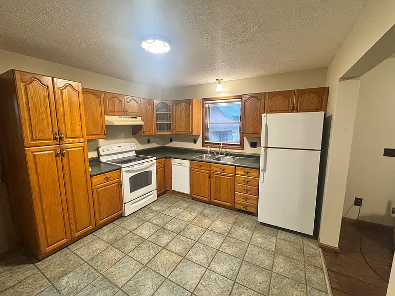13 E Patrician Ct — Photo 2