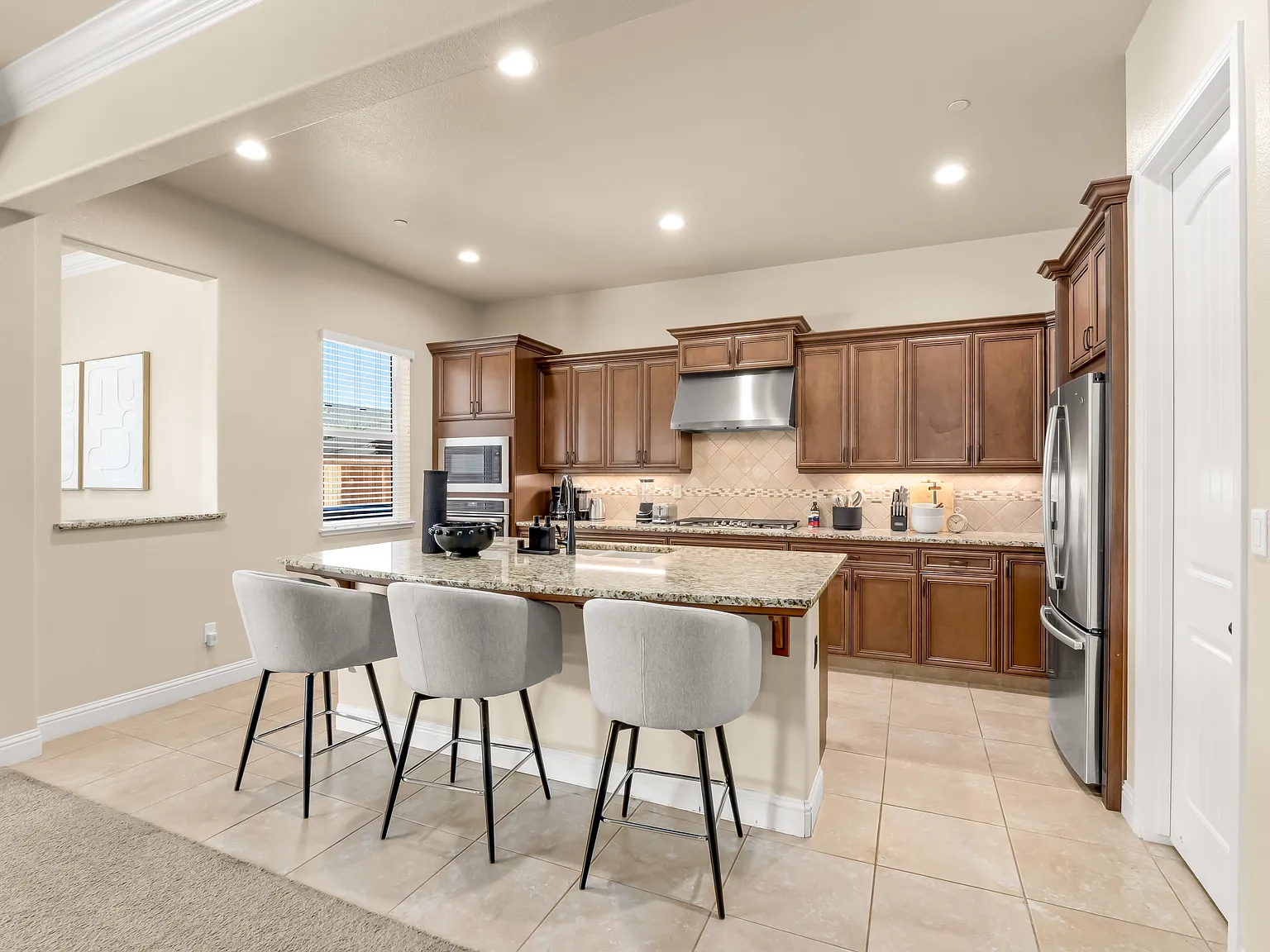 4 bed, $7,850 — Photo 4