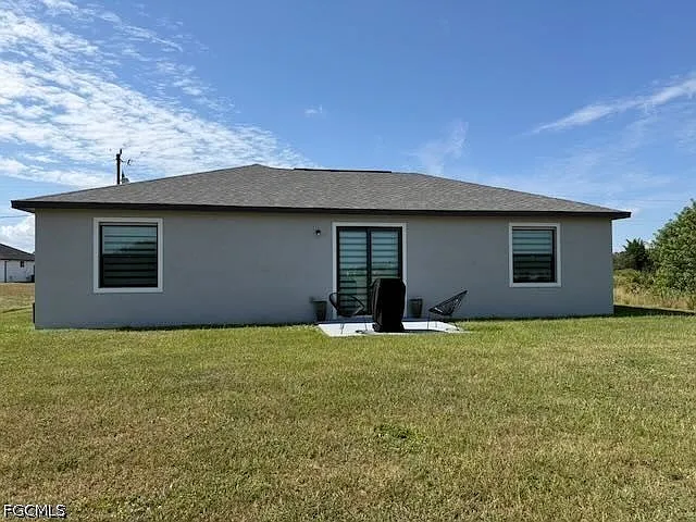 3 bed, 2.0 bath, 1408 sqft, $2,300 — Photo 2