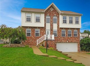 340 Chaucer Dr, New Stanton, PA 15672