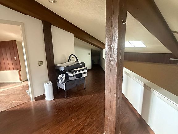 4th image of 721 Cave Rd