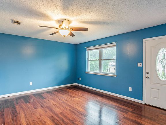 5th image of 288 Corrydale Dr