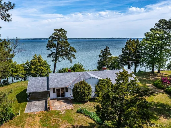 560 Eubank Landing Rd, Topping, VA 23169