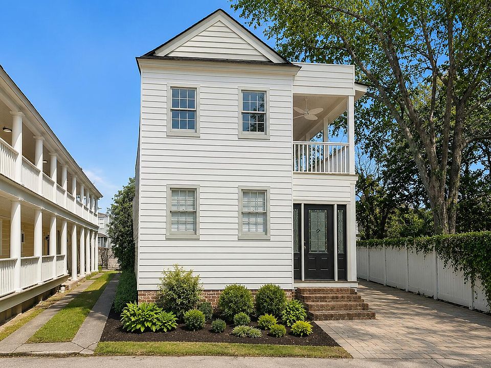1st image of 8 Islington Ct