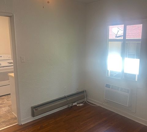 5th image of 818 17th St APT 2