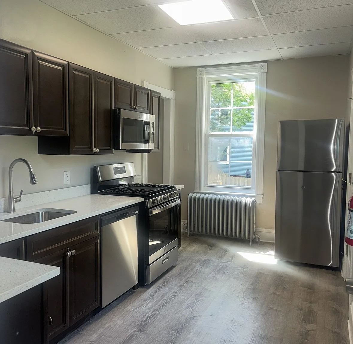 4 bed, 1.5 bath, 1750 sqft, $2,400 — Photo 3
