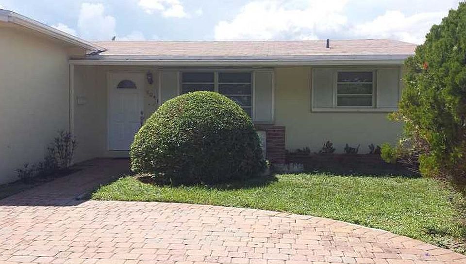 1st image of 904 N 46th Ave #0