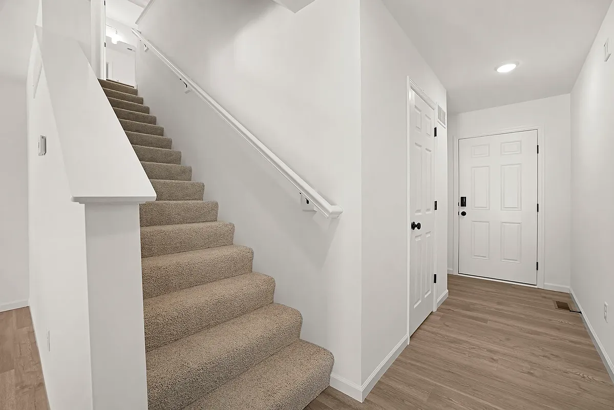 Building Photo - 43 Fairmount Grove Dr