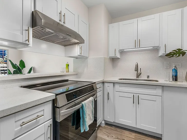 731 Amana St #703 — Photo 2