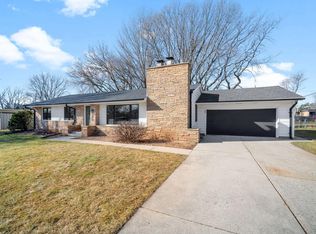 8695 N Regent Rd, Fox Pt, WI 53217