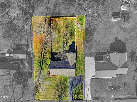 3rd image of 1213 Stillwell Dr