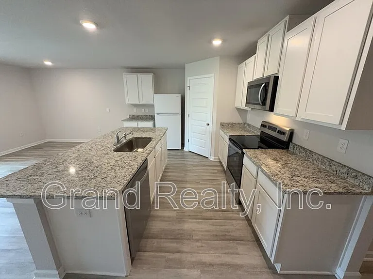 9330 Tara Cir — Photo 4