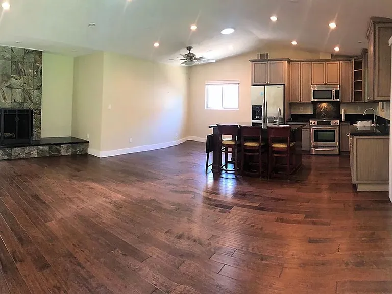 3520 Park Blvd — Photo 2