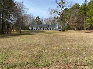 421 Country Estates Rd, Woodruff, SC 29388
