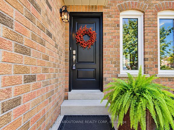 3rd image of 3668 Colonial Dr