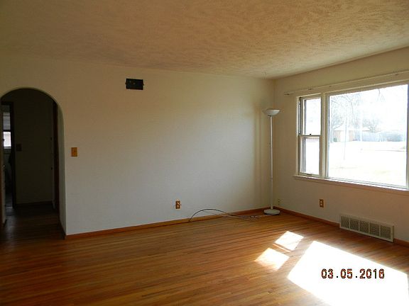 2nd image of 1407 W B St