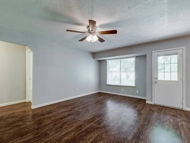5010 Joshua Ct — Photo 4