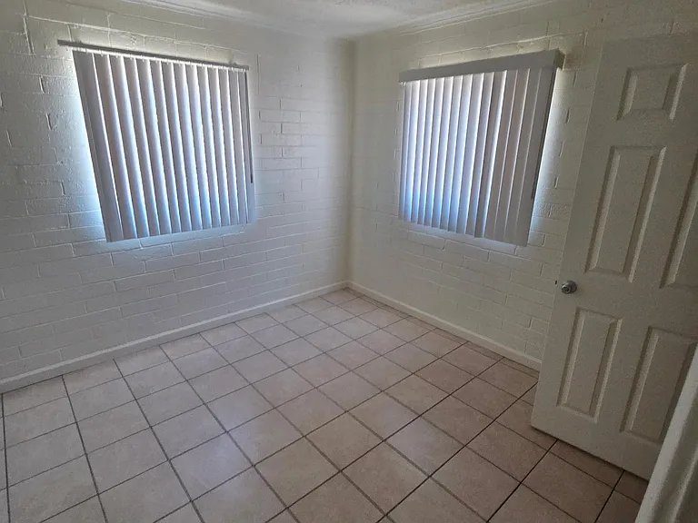 2433 E Cameron Vis — Photo 12