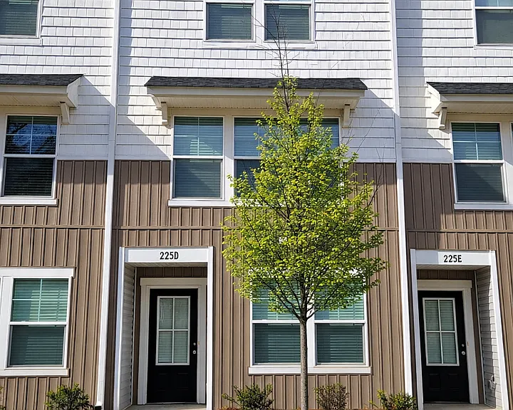225 Kennerly Ave #D — Photo 1