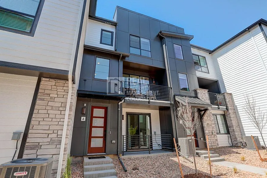 Building Photo - 2064 S Holly St #4