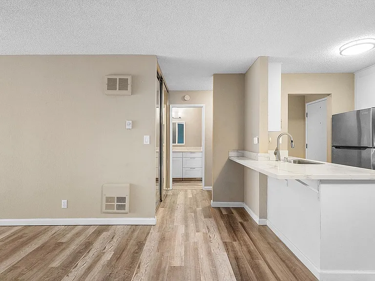 960 Shorepoint Ct #205 — Photo 11
