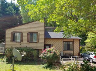 402 Indigo Dr, Cary, NC 27513