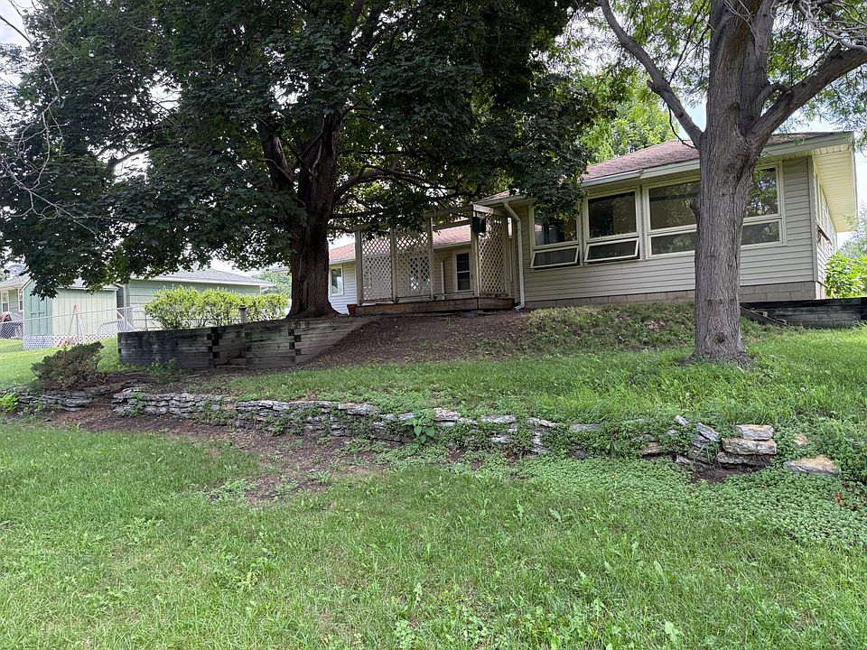2nd image of 9818 11th Ave S