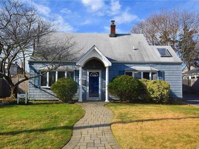 304 Center Ln, Levittown, NY, 11756