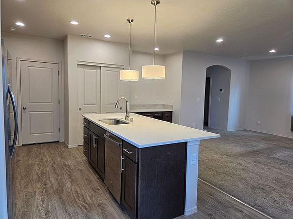 5th image of 1005 W Sequoia Rd