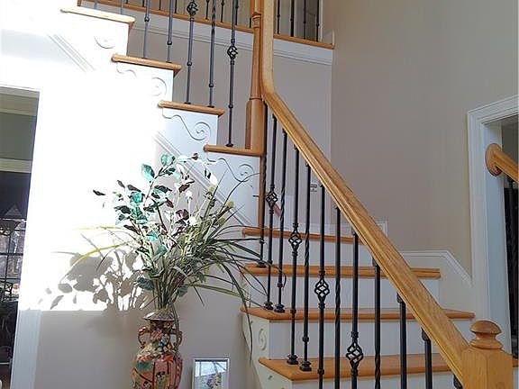 5th image of 4707 Laurel Oaks Dr