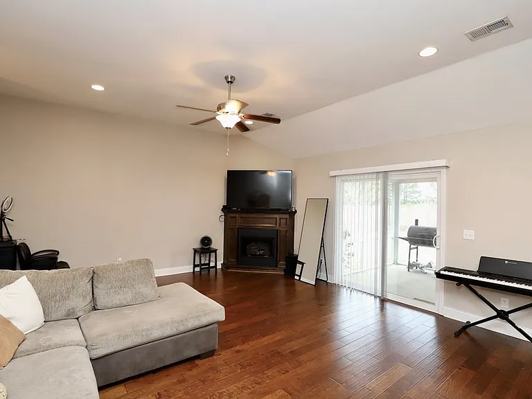 513 Waterlily Dr — Photo 46