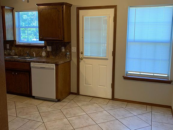 4th image of 1009 W Will Rogers Ct #A