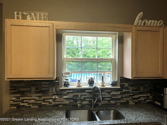 2nd image of 5050 Parkwood Ct