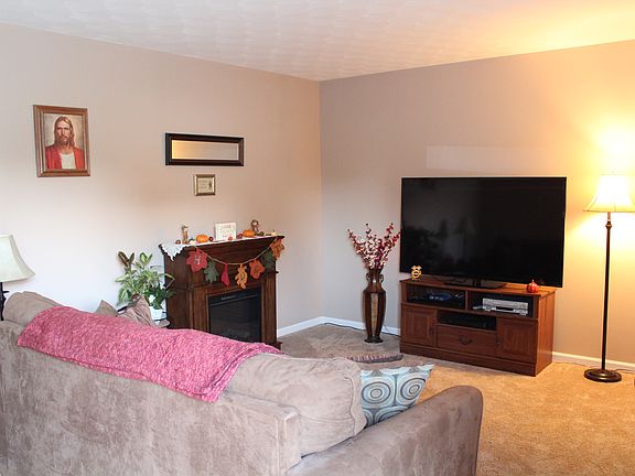 2nd image of 373 Heritage Dr