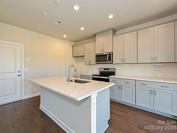 5th image of 1008 Jeffery Dean Ct