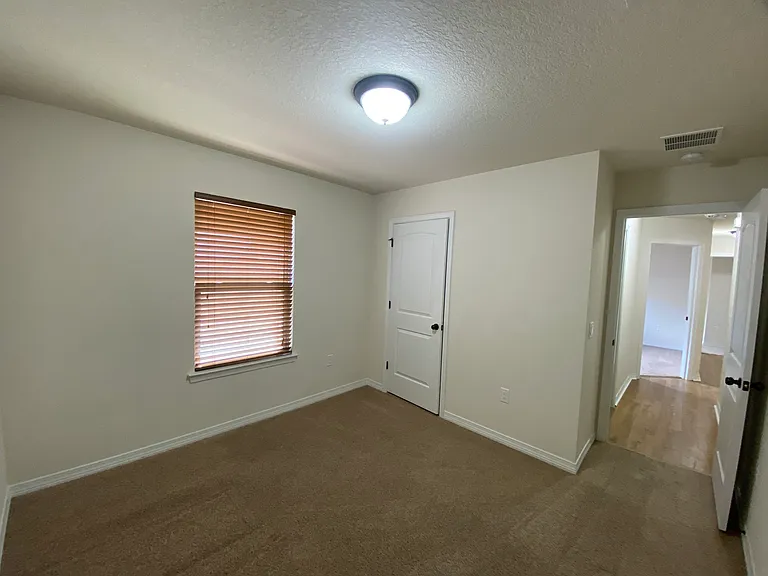 8466 Island Dr — Photo 32