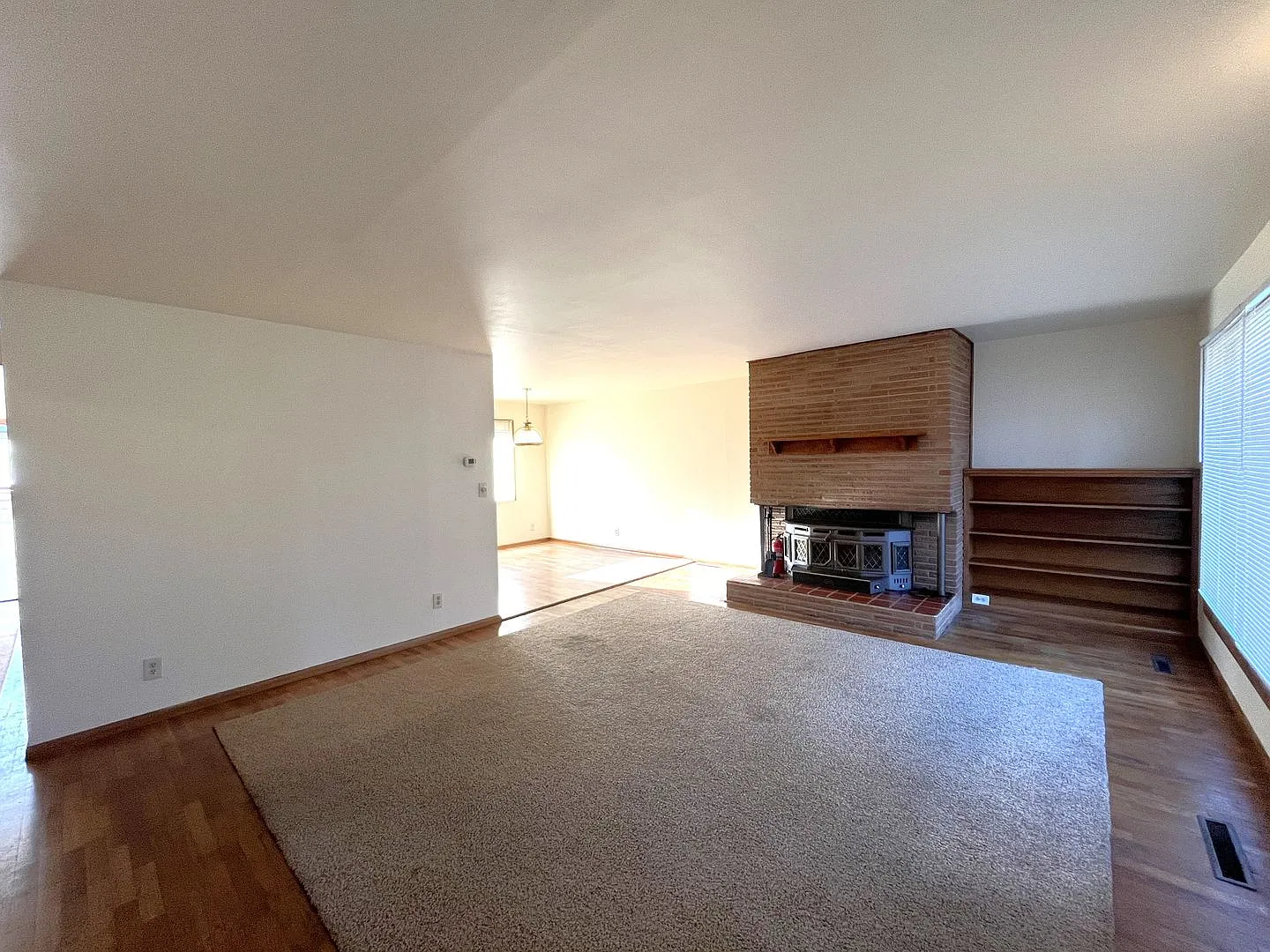 Classic Home located near Elizabeth park and in the Columbia Neighborhood — Photo 4