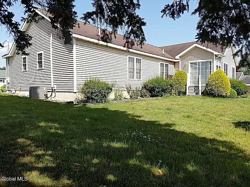 4th image of 113 Yale Street