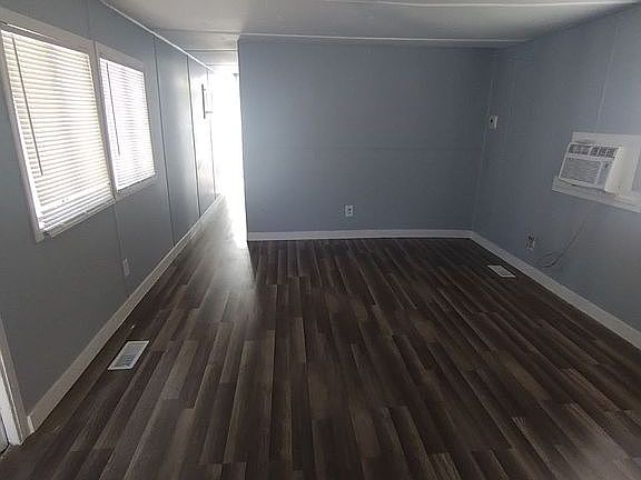 3rd image of 4976 Stanley Ave Trailer 17