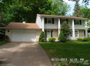 750 Beechwood Dr, Niles, MI 49120