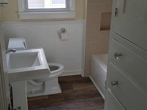1st Floor Bathroom