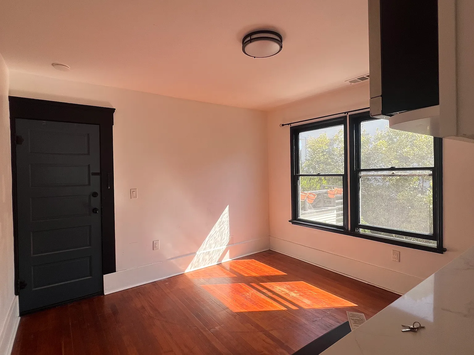 1 bed, 600 sqft, $2,150 — Photo 2