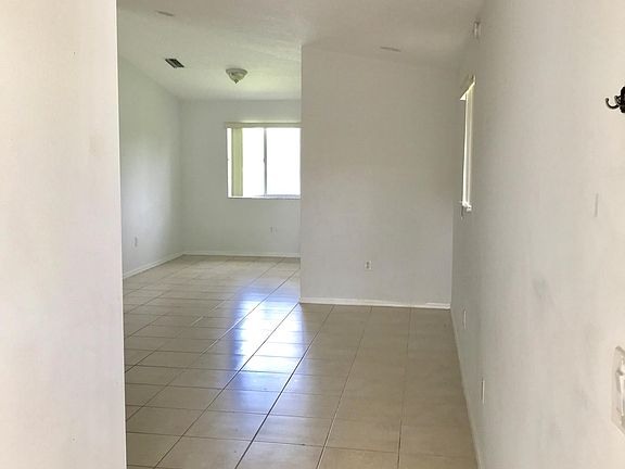 3rd image of 2920 SE 13th Ave Unit 202