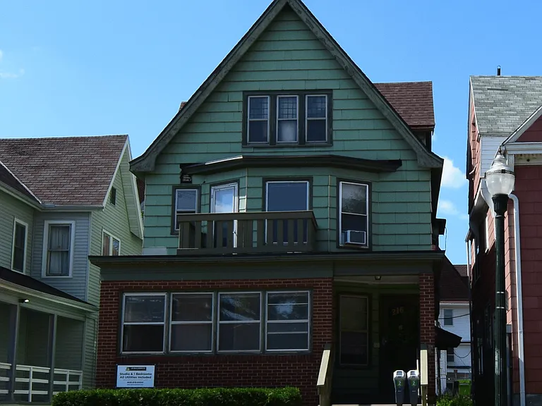 216 W Gilman St #3 — Photo 3
