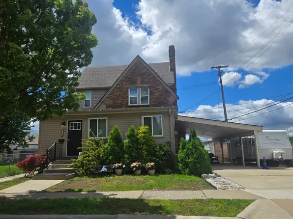 21518 Barton St, Saint Clair Shores, MI 48081